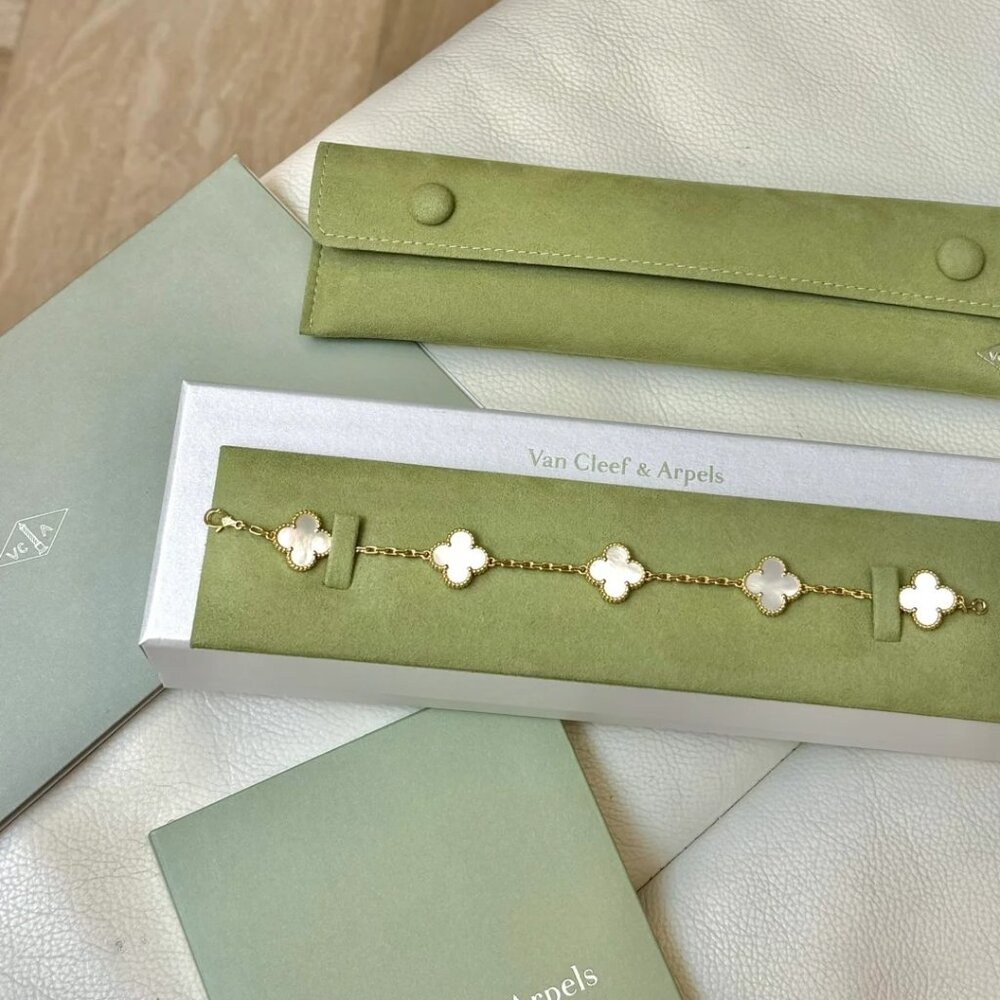 Authentic Van Cleef & Arpels 18K gold necklace